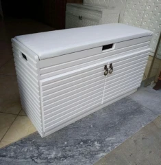 جاکفشی نیمکتی نشیمن دار