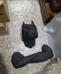 مجسمه دیوار کوب سر سگ به همراه دست انسانی ارتفاع 100 جنس فایبر گلاس نشکن