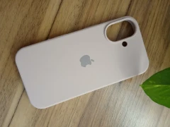 قاب سیلیکون اورجینال پاک کنی کرمی iphone 17