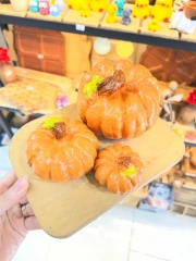 مجسمه کدو سه عددی بزرگ