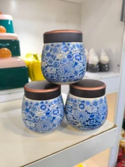 بانکه سرامیکی درب‌دار طرح گل آبی