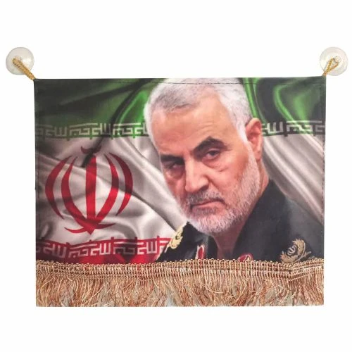012318-آویز مخمل خودرو افقی 18در30 طرح سردار سلیمانی با پرچم ایران-012319