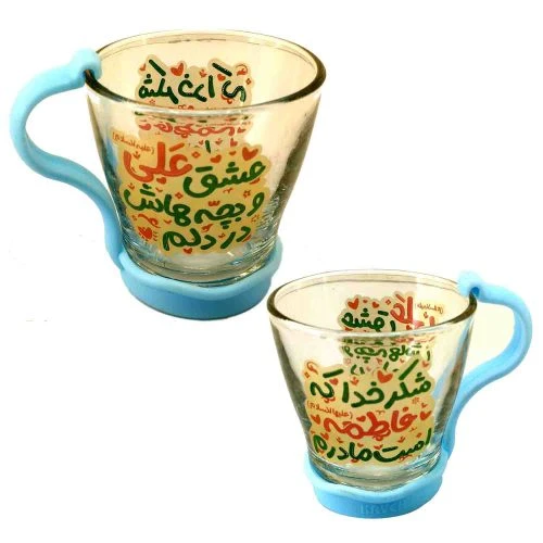 103488-لیوان شیشه ای شفاف کودکانه طرح عشق علی و بچه هاش در دلم-قطر دهانه 7 ارتفاع 7.5-دسته پلاستیکی رنگی جدا