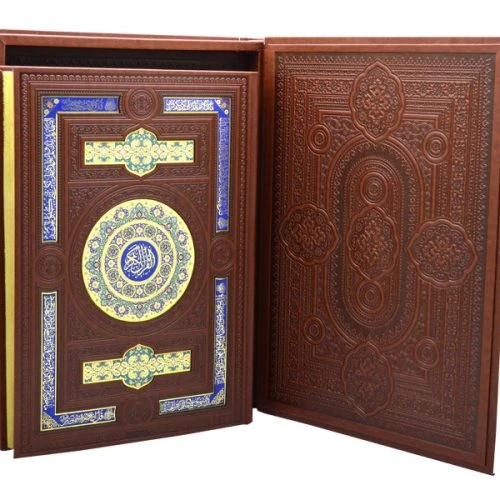 110180-قرآن رحلی معطر جعبه دار چرم پلاک رنگی