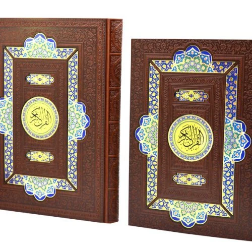 110186-قرآن رحلی گلاسه جعبه دار چرم پلاک رنگی خط عثمان طه ترجمه الهی قمشه ای