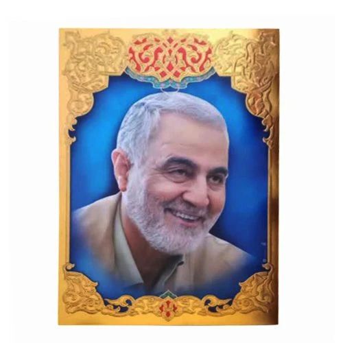 20225105-تابلو شاسی 35در50 طلاکوب سردار سلیمانی لباس روشن