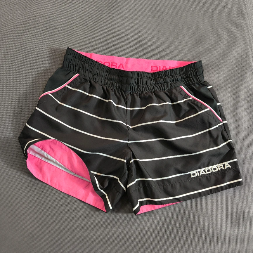 SIZE 36-42  شلوارک ورزشی زنانه اورجینال برند DIADORA ایتالیا سایز 36 تا 42