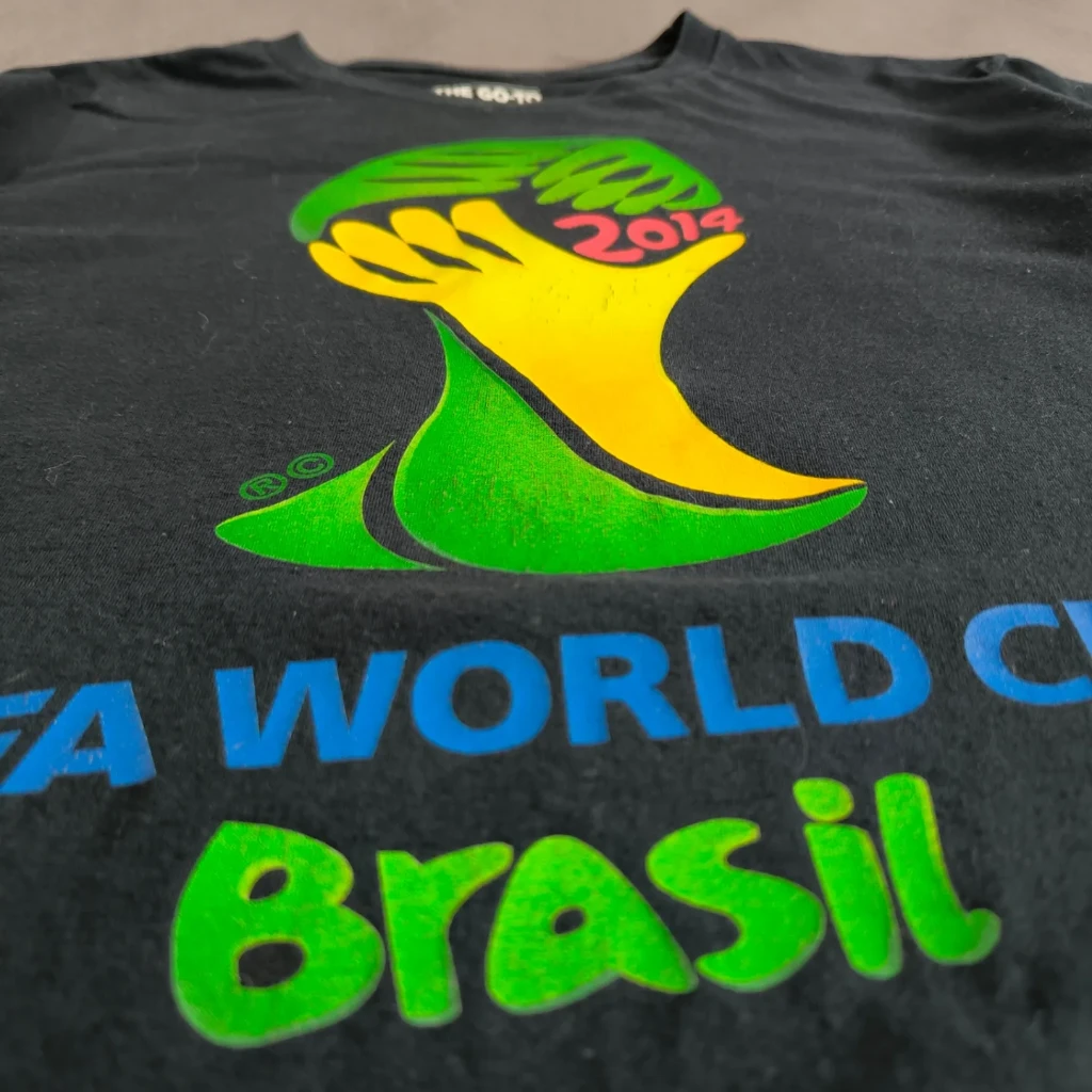 SIZE L-M  تیشرت اورجینال   برند معتبر و بزرگ ADIDAS مدل FIFA WORLD CUP BRASIL