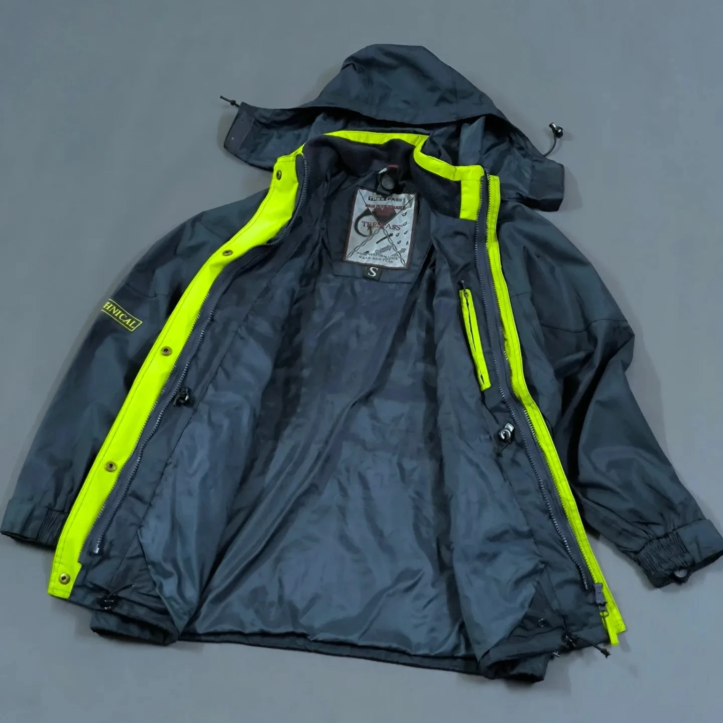 Size S-M بادگیر گورتکس ضد باران اورجینال برند TRESPASS اسکاتلند