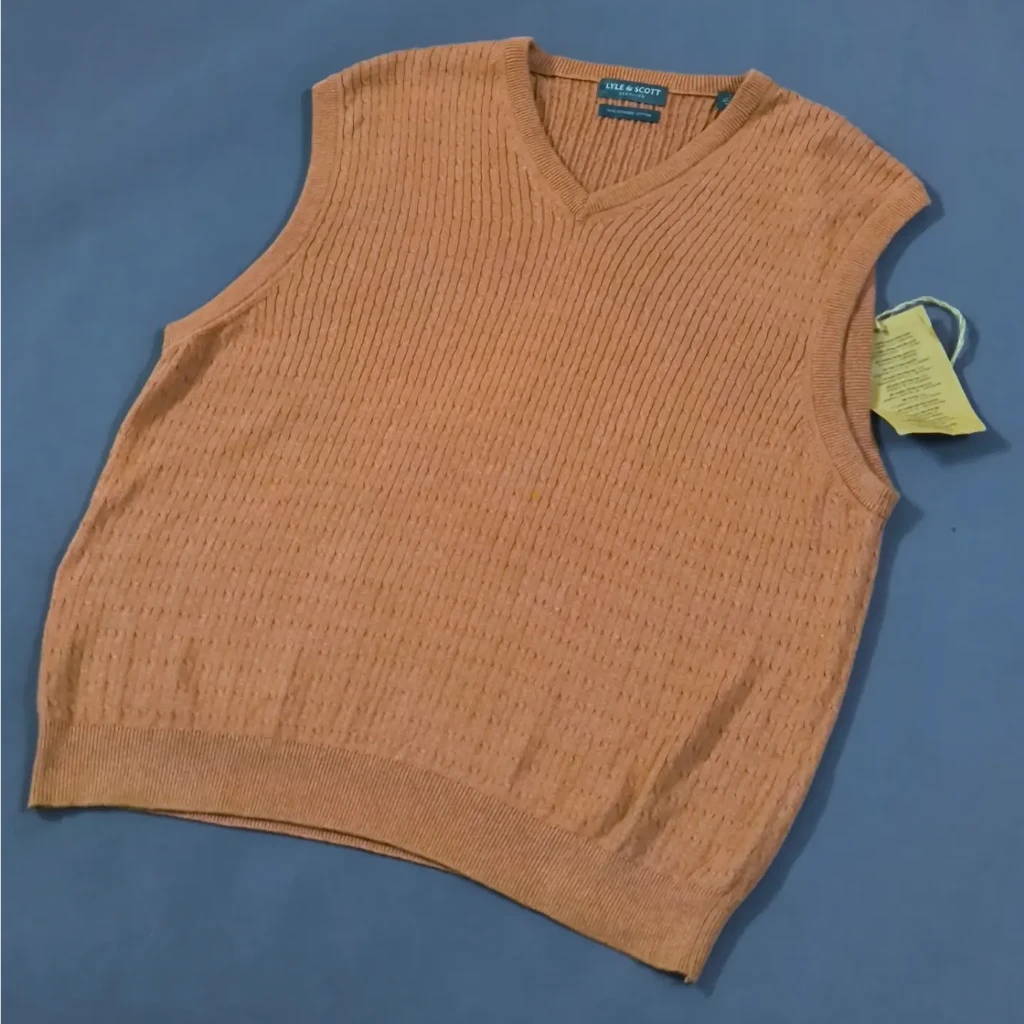 Size XL-XXL  ژیله بافت اورجینال ( آکبند )  برند معتبر LYLE & SCOTT اسکاتلند