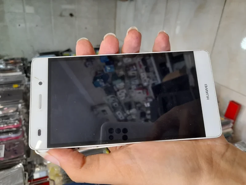 lcd p8 lite ال سی دی روکار اصلی