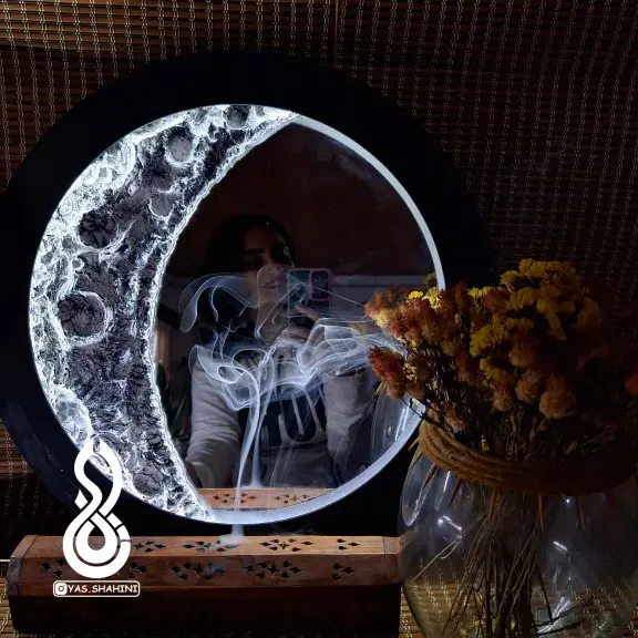 آینه هلال ماه روشن