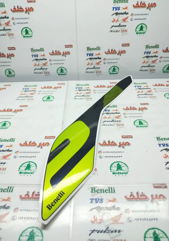 ارم (برچسب) روی قاب بغل (بال باک) سمت چپ موتور بنلی 300 دوسیلندر جدید نیوفیس فسفری اصلی