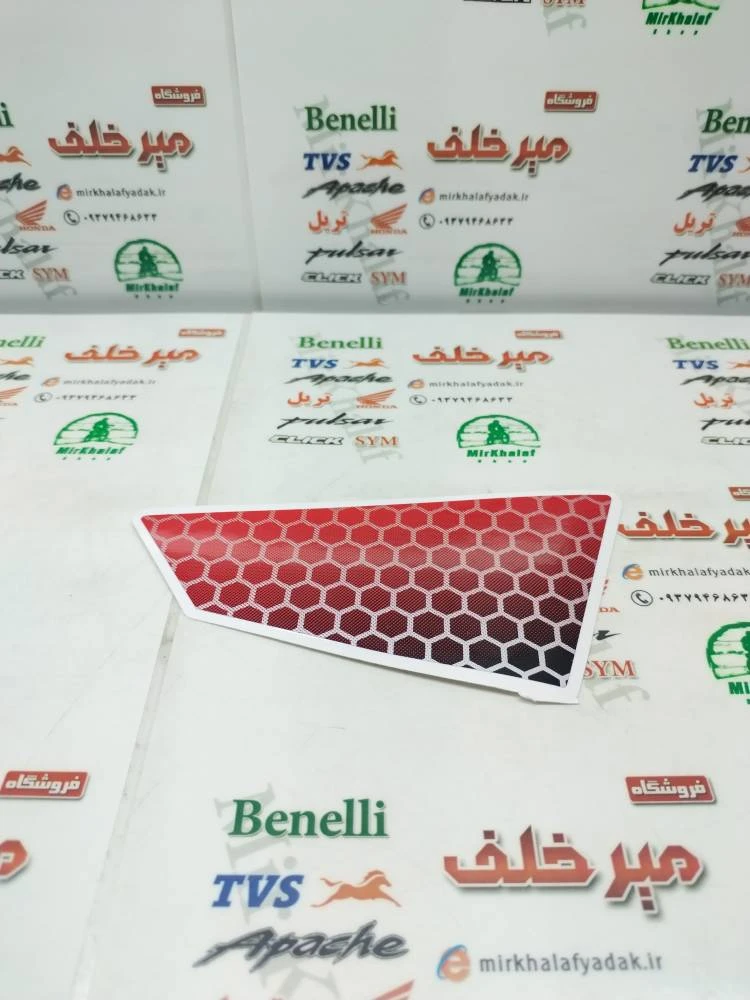 ارم (برچسب) قاب (کاور) بغل باک (بال) موتور sym گالکسی na سمت چپ (قرمز)