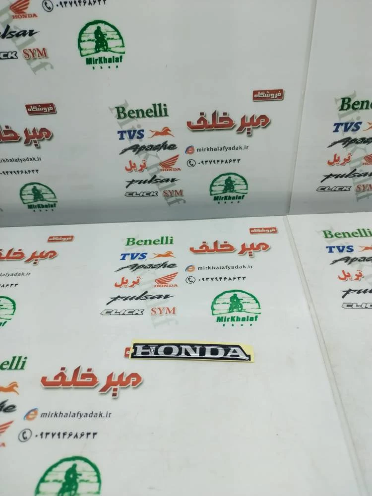 ارم (برچسب) هوندا روی پیشونی موتور کلیک و طرح کلیک ژله ای