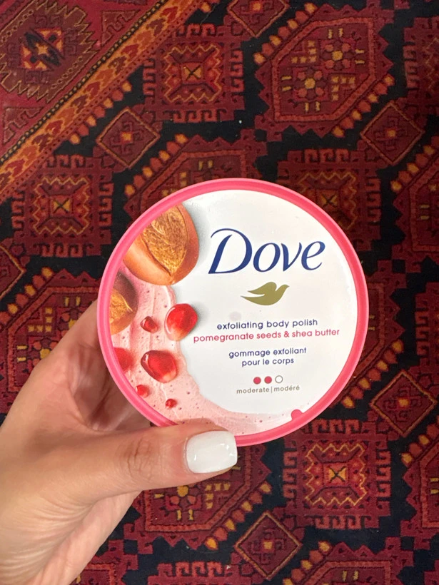 اسکراب لایه بردار بدن داو Dove مدل Pomegranate &amp; Shea Butter وزن 298 گرم