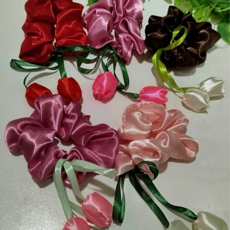 اسکرانچ با گل لاله