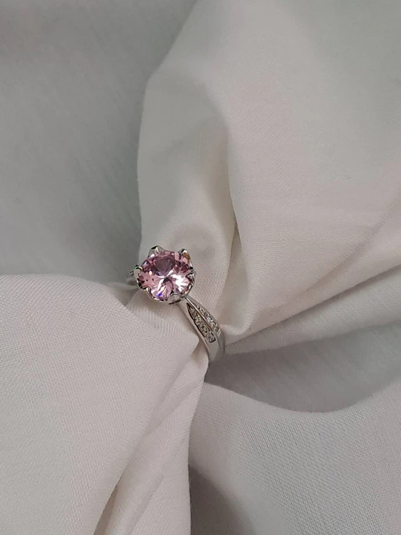 انگشتر دخترانه تک نگین صورتی مدل سولیتر کد A1J9