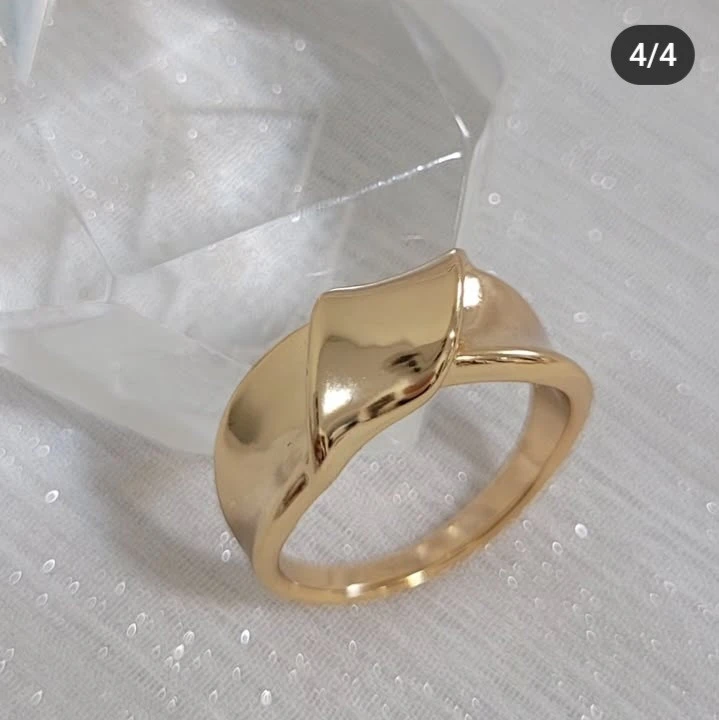 انگشتر زنانه ژوپینگ طرح طلا با طراحی حلقه‌ای براق