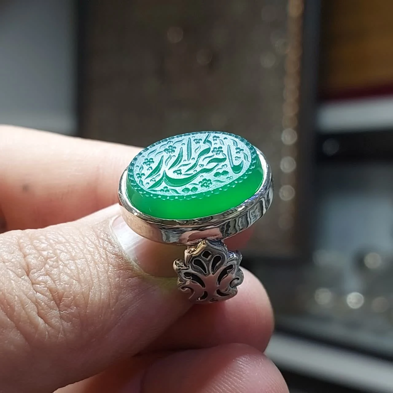 انگشتر عقیق سبز با حکاکی یا حیدر کرار رکاب الیاژی کد 8132