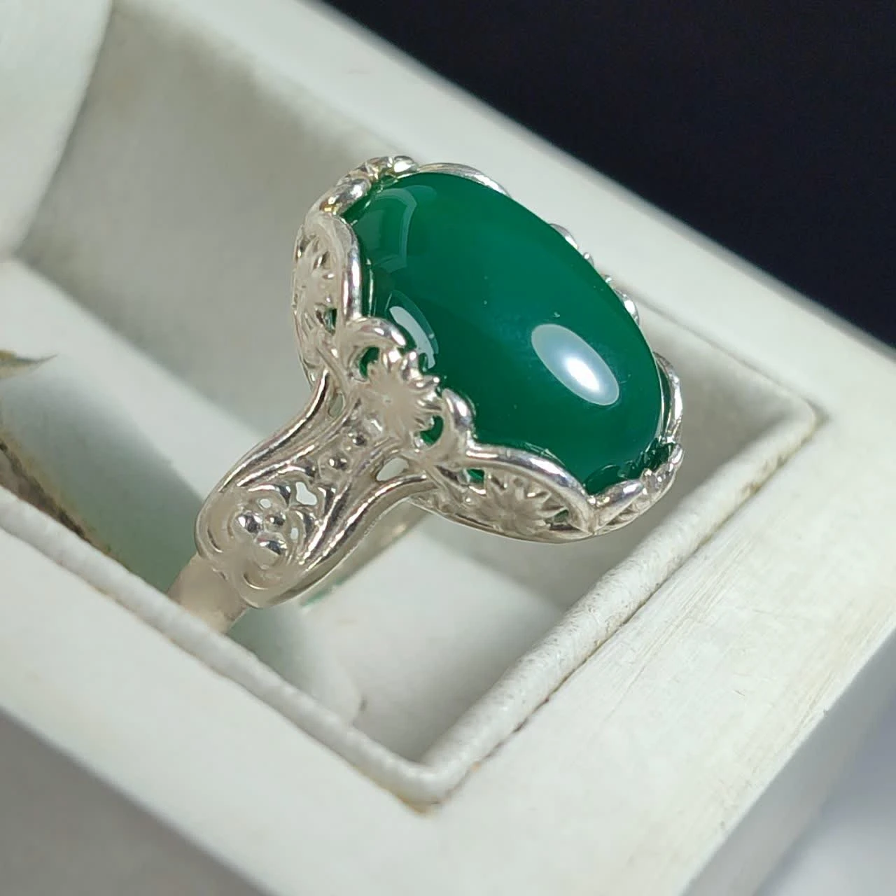 انگشتر عقیق سبز زنانه با کد 5236