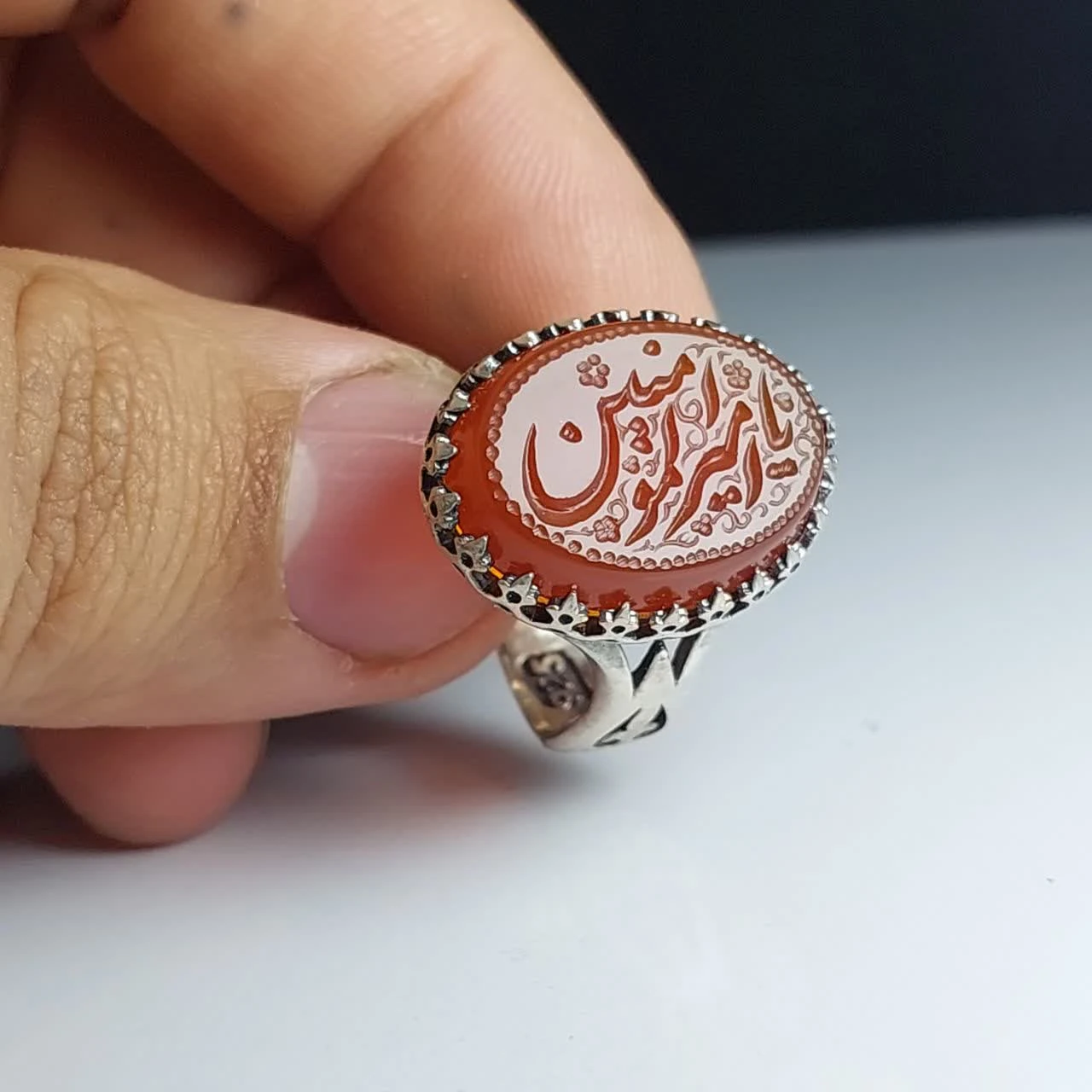 انگشتر عقیق قرمز مردانه “پرچم حیدری” – متبرک به نام “یا امیرالمومنین (ع)” کد 1804