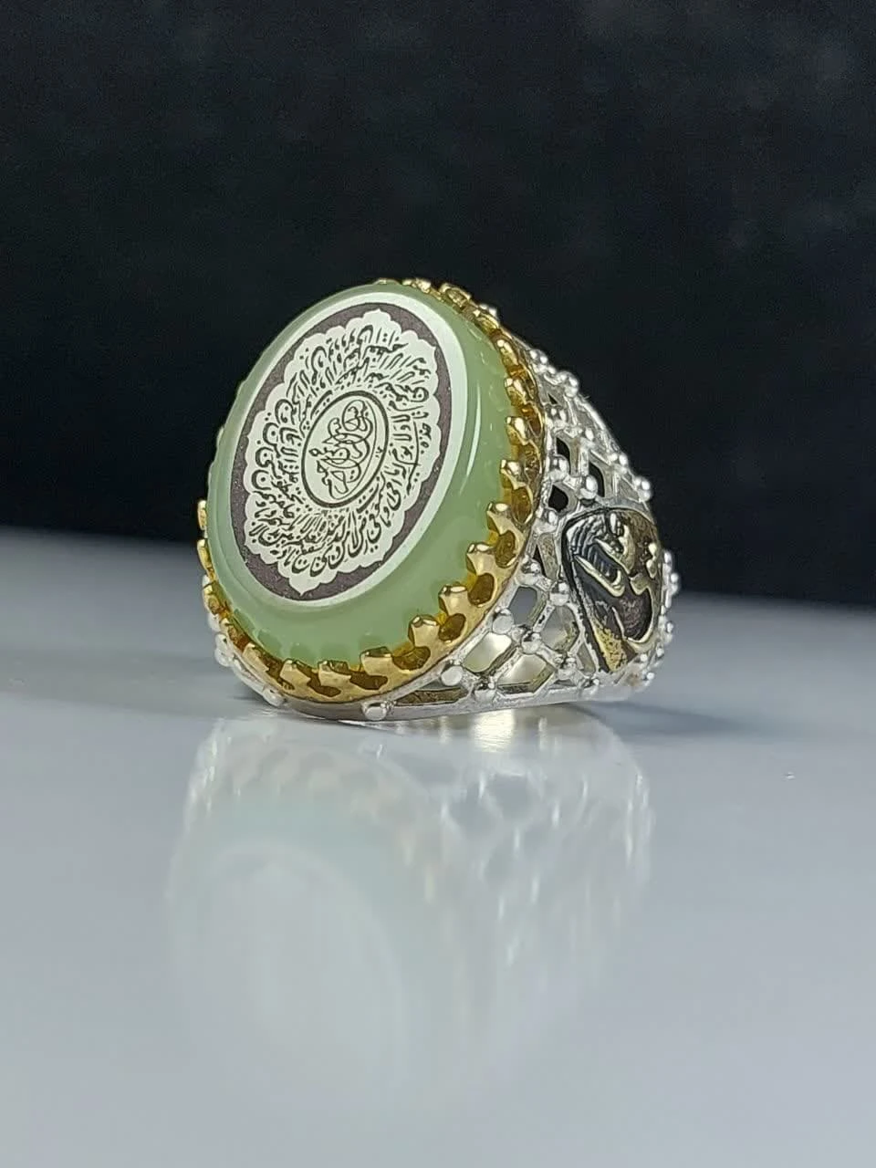 انگشتر نقره با سنگ عقیق سبز درجه یک با حکاکی آیت الکرسی– کد 1081