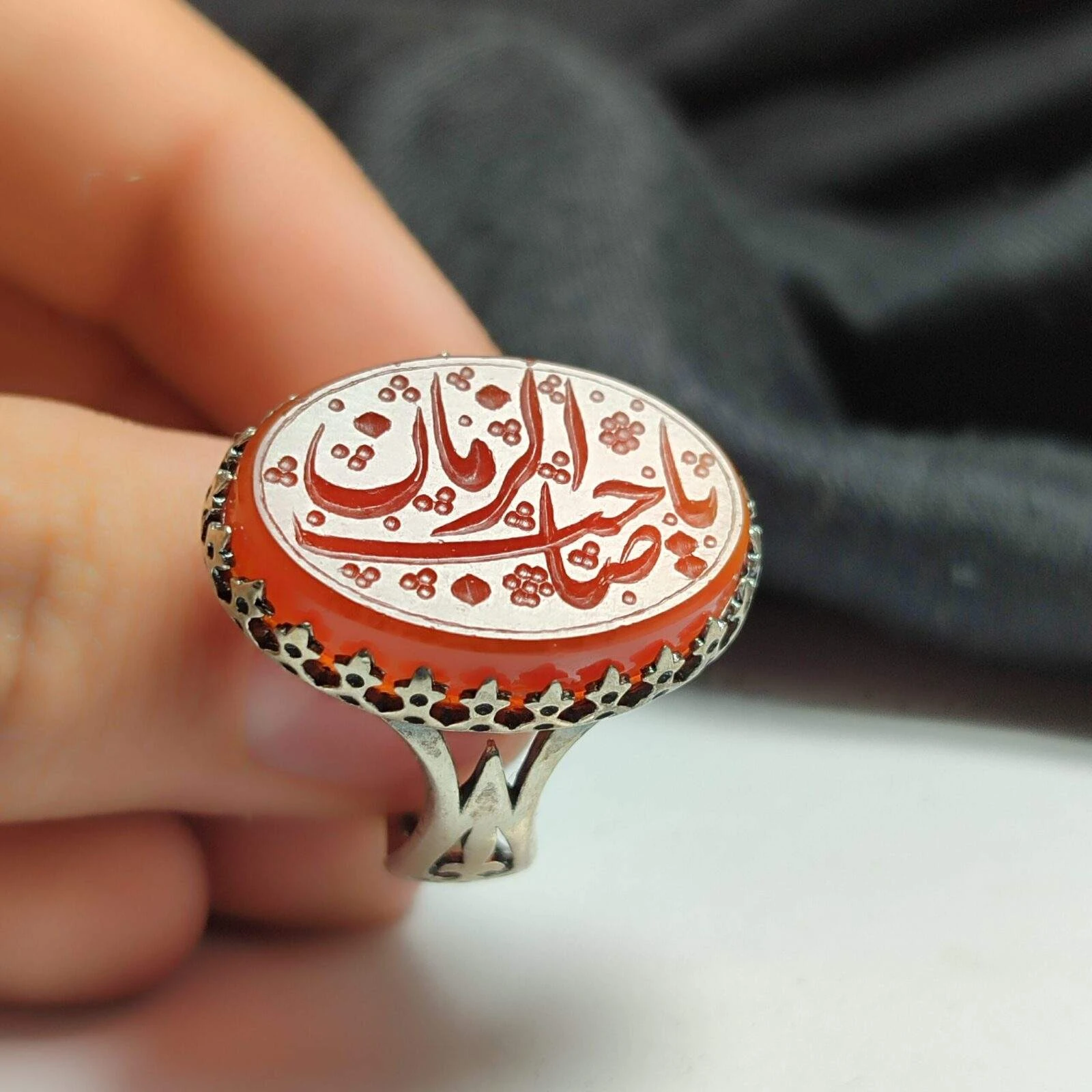 انگشتر نقره با سنگ عقیق سرخ درجه یک و حکاکی “یا صاحب الزمان عج” – کد 1009