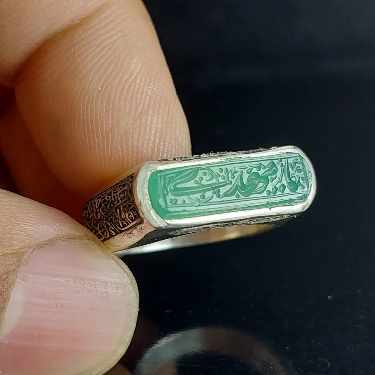 انگشتر نقره باسنگ عقیق سبز حکاکی یامهدی رکاب کپسولی کد 1755