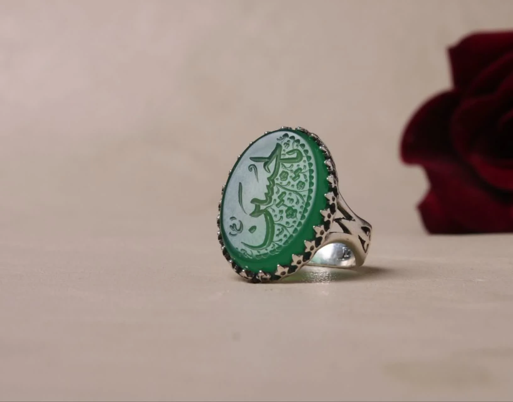 انگشتر نقره باسنگ عقیق سبز رکاب نیزه حکاکی یا حسین(ع) کد 2252