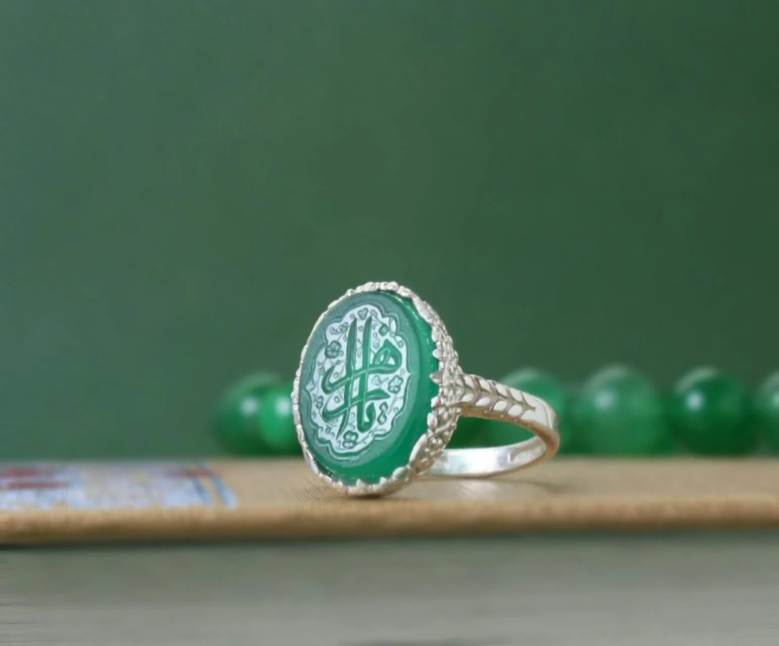 انگشتر نقره عیار 925 با سنگ عقیق سبز حکاکی یازهرا س– کد 1052