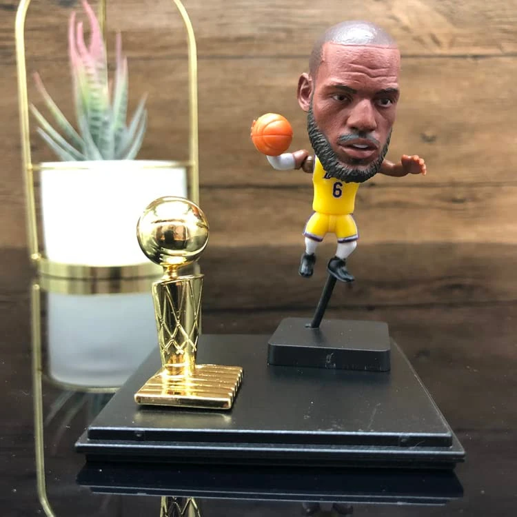 اکشن فیگور لبرون جیمز ساکروی و کاپ لیگ NBA ساکروی