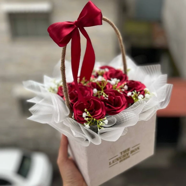باکس گل مصنوعی روبانی 9 شاخه
