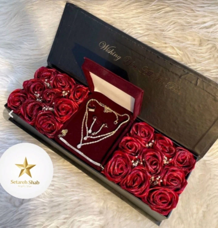 باکس گل و سرویس جواهری مدل رز ربانی
