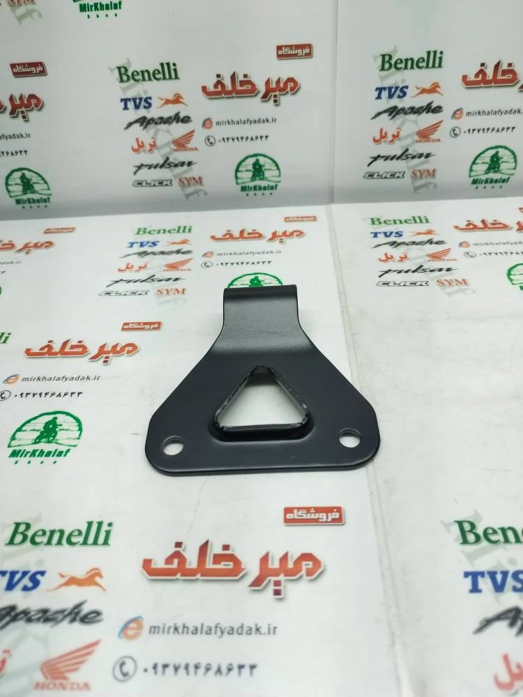 براکت اهنی (فلزی) (پلیت) پایه بلوری چراغ جلو موتور بنلی 150 قدیم اصلی