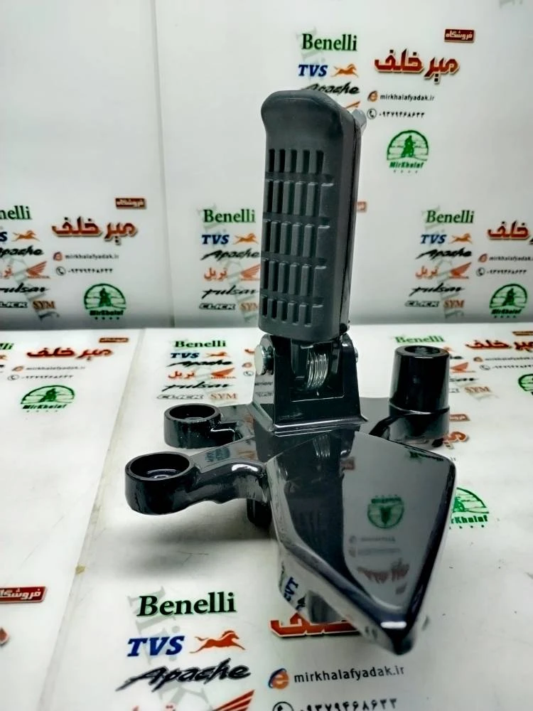 براکت جا پایه جلو سمت راست همراه جا پایه (پدال ترمز) موتور sym گالکسی na اصلی
