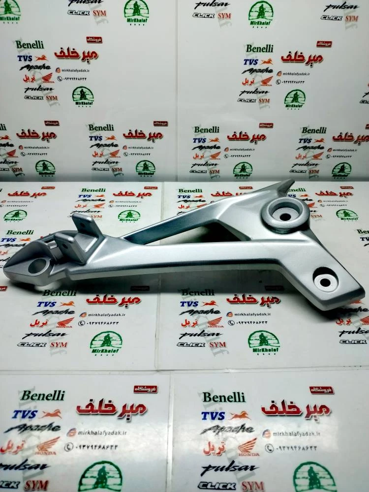 براکت جا پایه عقب سمت راست (پدال ترمز) موتور tvs نئو اصلی