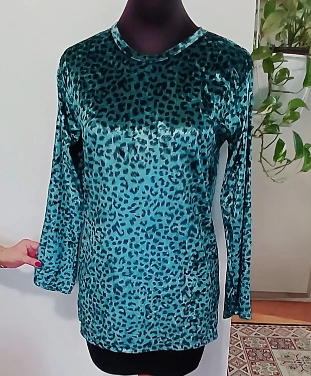 بلوز زنانه مخمل طرحدار پلنگی