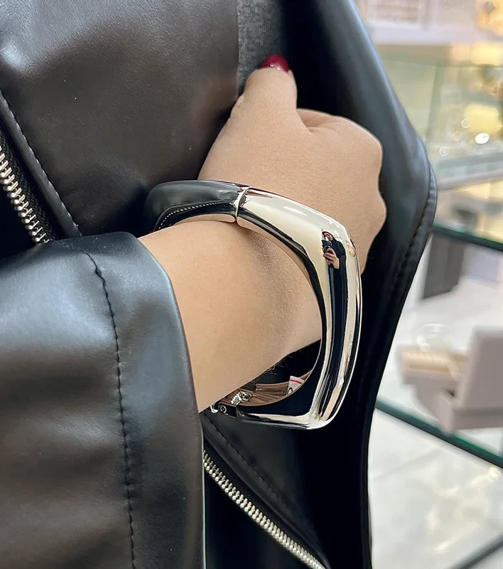 بنگل ( تکپوش ) نقره‌ای کد 240192
