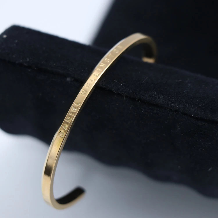 بنگل طلایی دنیل Daniel wellington ۷۴۸۳۵
