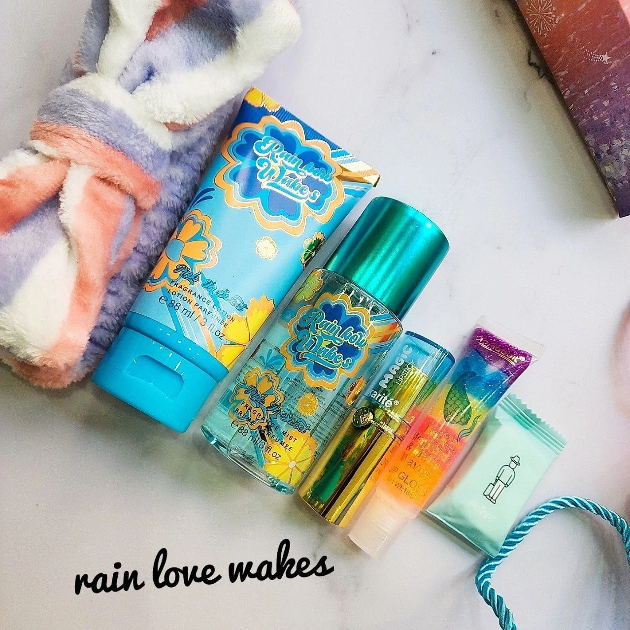 بگ کادویی آبی rain love wakes مناسب ولنتاین
