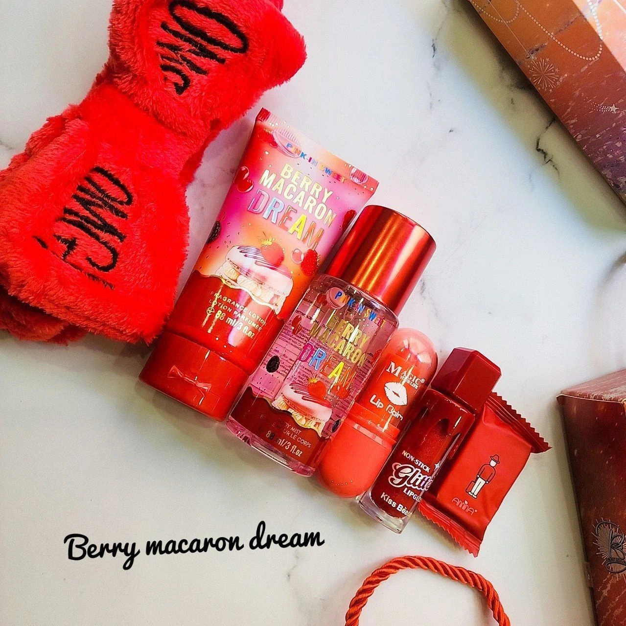 بگ کادویی قرمز Berry macaron dream مناسب ولنتاین