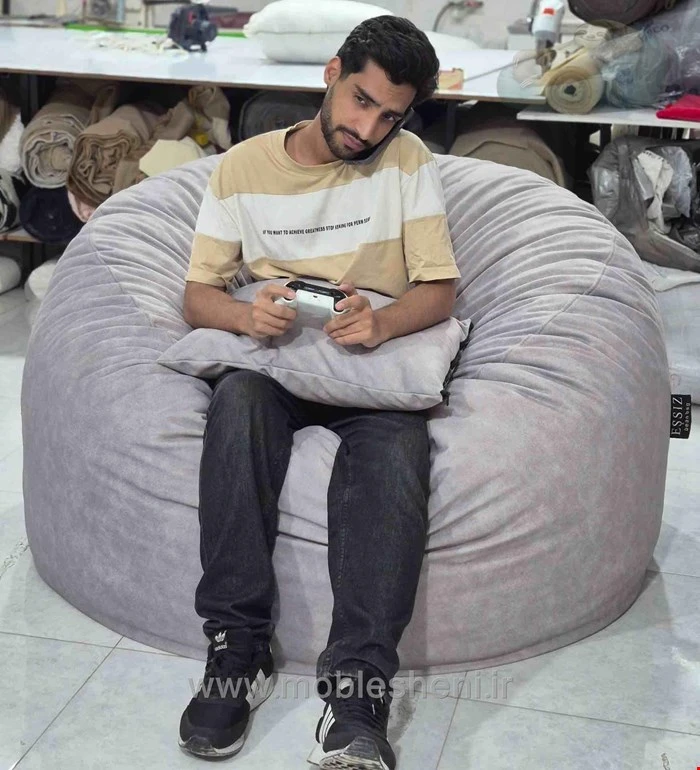 بین بگ الیافی گرد یک نفره سایز ۱۳۰ با پارچه مخمل مبلی رنگ طوسی روشن