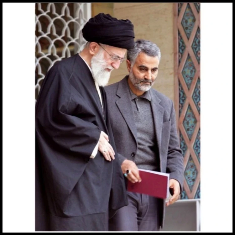 تابـــلوچـــاپی مخمل مجموعه سردار سلیمانی وآیت الله خامنه ایی سایز50در70