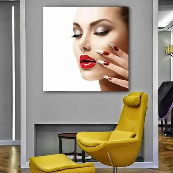 تابلو بوم چاپی لاویا طرح پرتره آرایشگاهی کد ART-1328