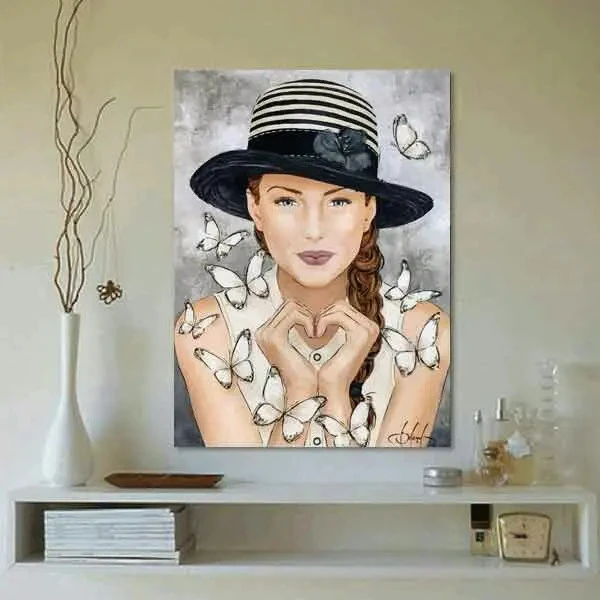 تابلو بوم چاپی لاویا طرح پرتره زن و پروانه کد ART-1390
