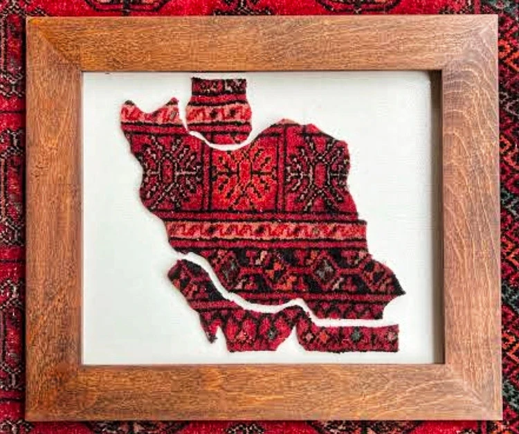 تابلو فرش کالیگرافی طرح ایران با ابعاد ۴۰ در ۴۰
