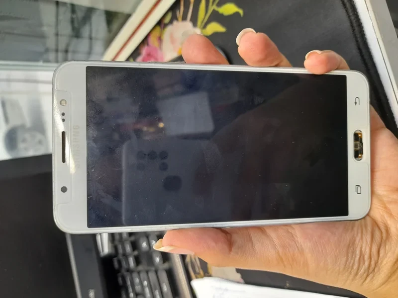 تاچ و ال سی دی lcd با فرم سفید اصلی روکار Samsung j710f