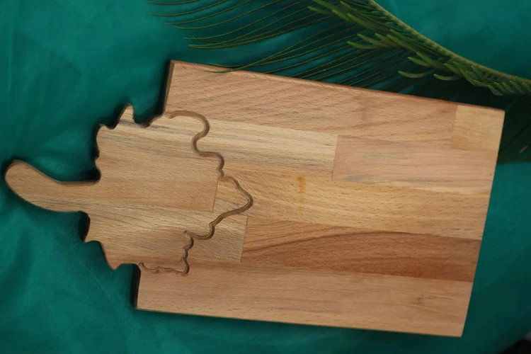تخته سرو چوبی دو تیکه طرح برگ دسته دار (پاییز) S006