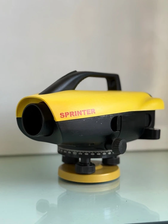 ترازیاب دیجیتال لایکا مدل Sprinter 250M